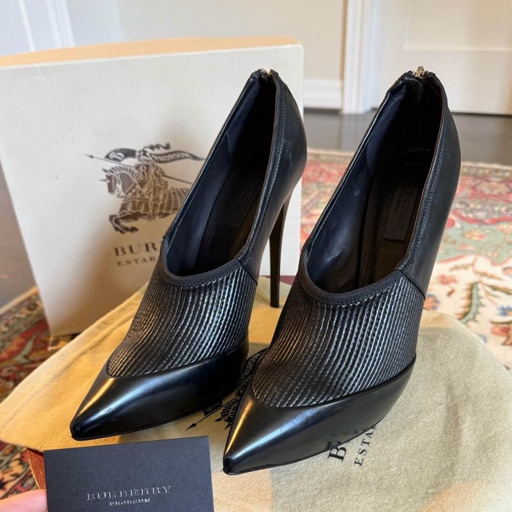 Burberry Prorsum Leather Pumps